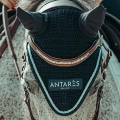 Antarès Sellier - Bonnet crochet Logo Écusson marine