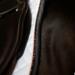 Equestrian Stockholm - Tapis de selle Modern Dark Ocean blanc/ marine