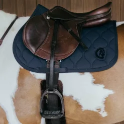 Kentucky Horsewear - Tapis de selle Wave jumping 3D logo marine