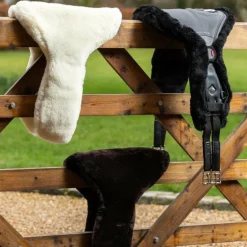 LeMieux - Housse de sangle à bavette longue Anatomic en laine mérinos+ naturel